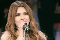 ویدئو: مرگ ناگهانی خواننده زن مشهور روی آنتن زنده