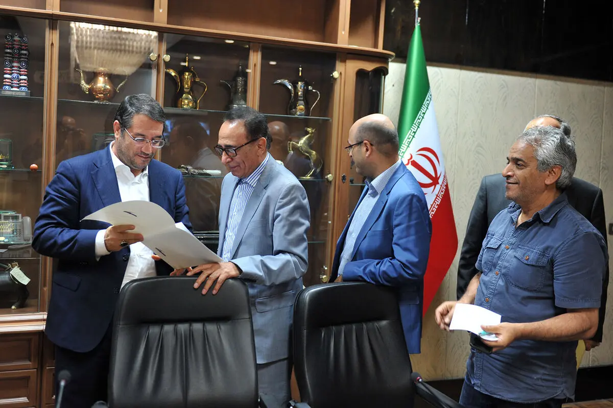 دیدار جمعی از هنرمندان با رضا رحمانی  وزیر صنعت، معدن و تجارت 
