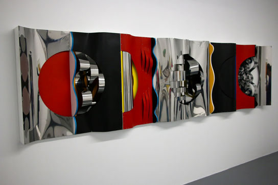 نمایشگاه نقش برجسته‌های هندسی محسن وزیری مقدم  در گالری اعتماد