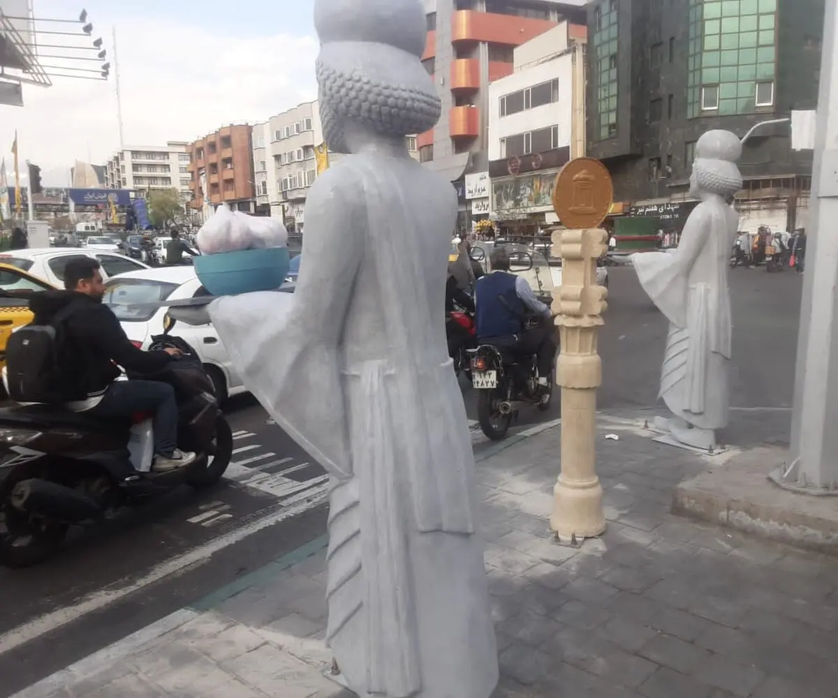 مردان هخامنشی و سفره هفت سین در میدان هفت تیر تهران