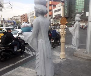 مردان هخامنشی و سفره هفت سین در میدان هفت تیر تهران