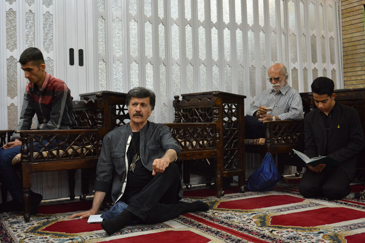 مراسم ختم زنده یاد داریوش اسدزاده در مسجد بلال