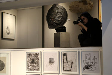 افتتاحیه‌ی نمایشگاه گروهی با عنوان "سیاه و سفید" در گالری ایوان