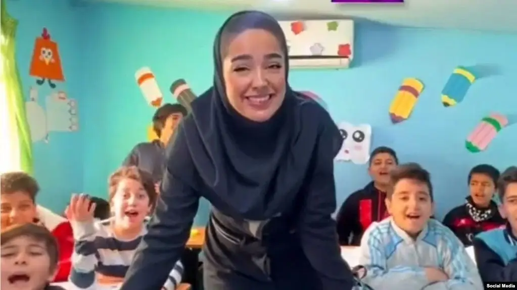 اخراج خانم معلم به دلیل پخش آهنگ گنگستر شهر آمل در مدرسه