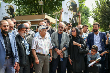 تشییع پیکر زنده‌یاد داریوش اسدزاده از مقابل خانه هنرمندان