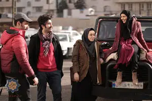 ببینید: خودکشی پسر به خاطر مزاحمت دختران!