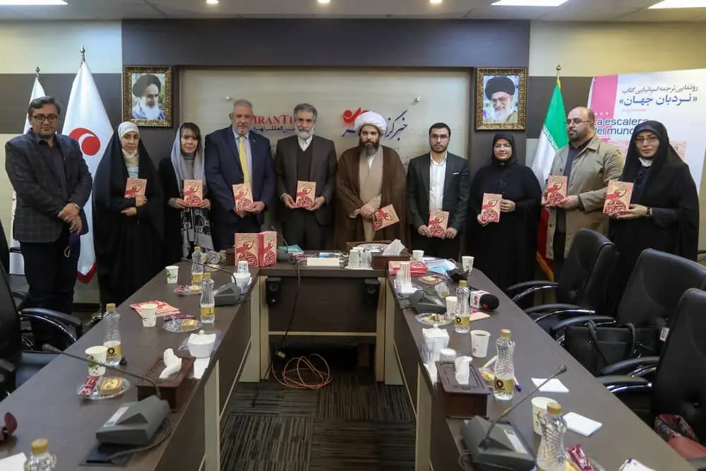 Spanish teens climb rungs of “The Ladder to the World” to learn about creation of universe