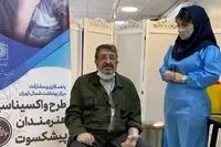 شعرخوانی محمد صالح‌علا پیش از تزریق واکسن کرونا/ فیلم