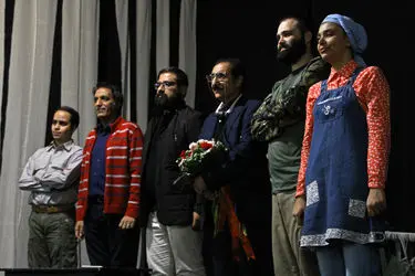 نمایش "سنگر دوست داشتنی" در تالار ناصرخسرو