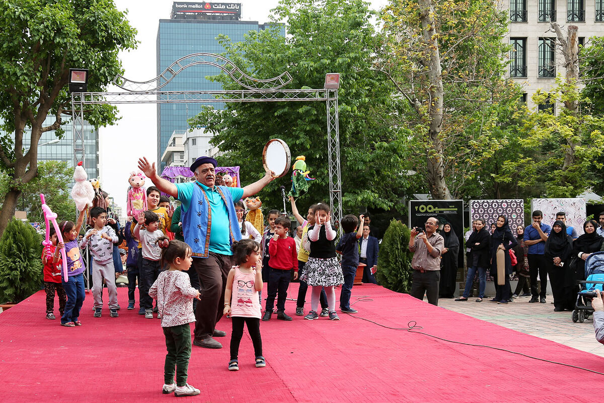 جشن خانه تئاتر در فضای باز خانه هنر مندان