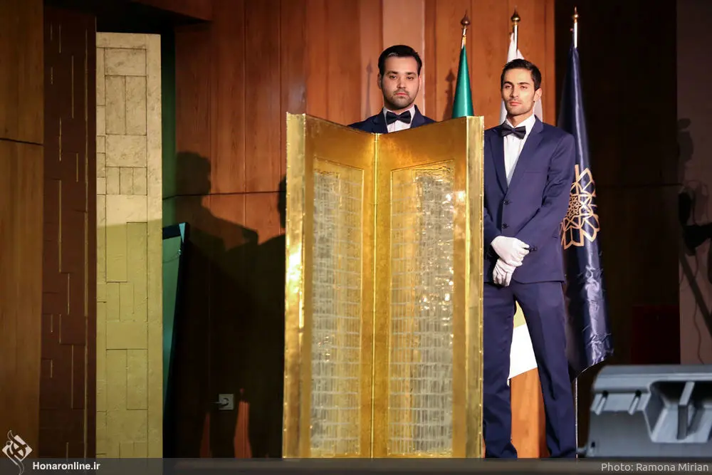 Metal engraving of Quran verses sells for over $1.8 million at Baran Auction