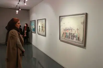 ببینید: حضور لباس رسمی‌ها در مکان‌های عجیب