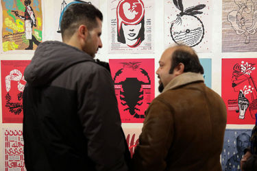 نمایشگاه پوستر آرش تنهایی با نام علیه فراموشی در گالری دنا 