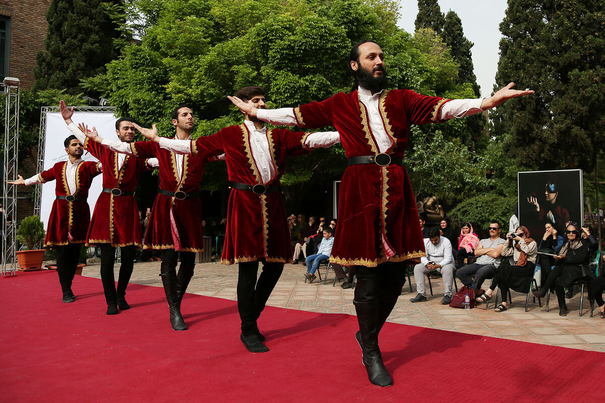 جشن خانه تئاتر در فضای باز خانه هنر مندان