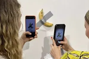 موز هنری دوباره جنجال به پا کرد/ چهارمین حمله به موز و واکنش متفاوت آقای هنرمند