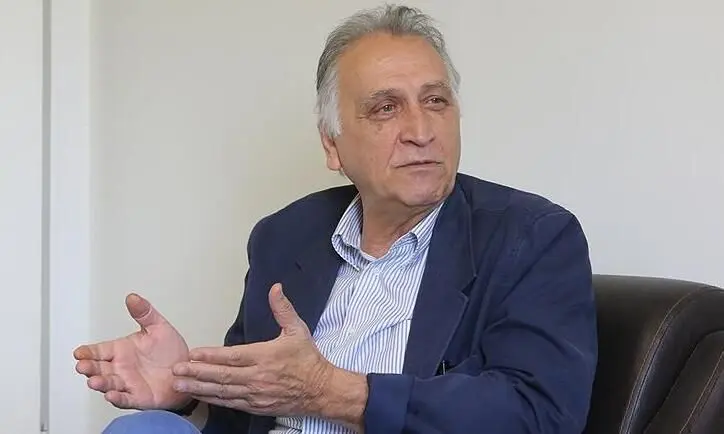 پرده دوم احمد نجفی: من لمپنم! 