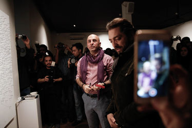 خلق اثر توسط بزرگمهر حسین‌پور در حمایت از کودکان بدسرپرست در گالری آس