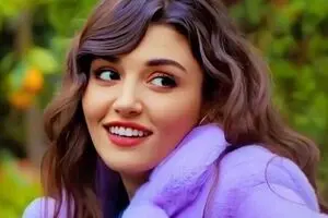 شباهت باورنکردنی هانده ارچل به مادر بزرگش/ عکس