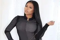 نیکی میناژ Nicki Minaj و ۴۷ محصول ۳۰ دلاری/ از گوشی تا هودی نیکی میناژ