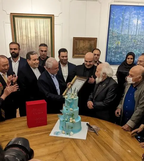 جشن تولد ۹۲ سالگی حسین محجوبی
