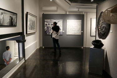 افتتاحیه‌ی نمایشگاه گروهی با عنوان "سیاه و سفید" در گالری ایوان