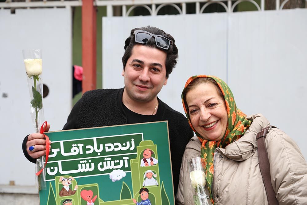 تقدیر عروسک ها از آتش نشان ها 