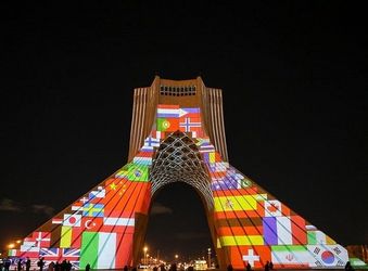 ویدیو مپینگ همدردی با کشورهای درگیر با کرونا بر روی برج آزادی تهران