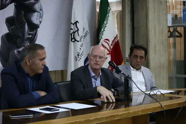 نشست خبری نمایشگاه آثار تونی کرگ هنرمند مجسمه ساز انگلیسی - آلمانی