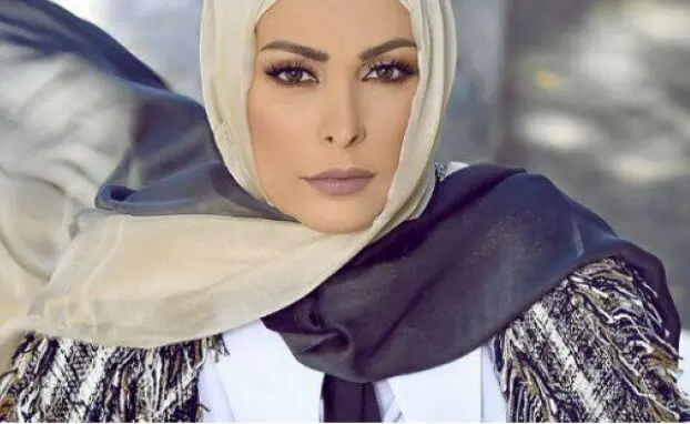 اجرای خواننده معروف زن برای مریم مقدس / عکس