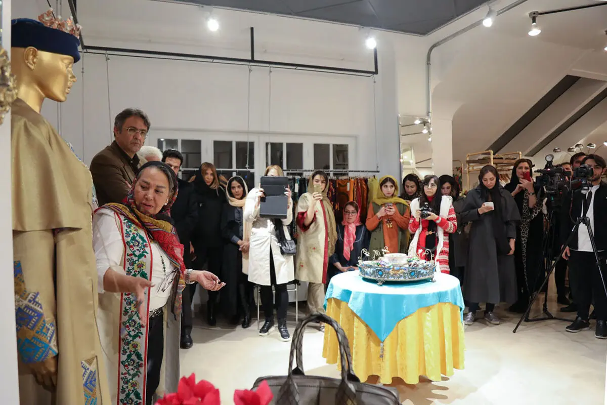رونمایی از لباس ملکه برونئی با طراحی مهلا زمانی