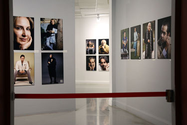 نمایشگاه عکس‌های مجید جوانی با عنوان «چهره‌های نمایش ایران»