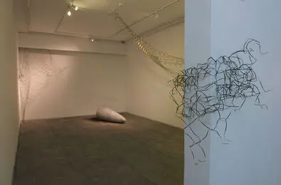 دگرگونی مناظر شهری را در آثار طناز مدبر ببینید/ گزارش تصویری ایران آرت از گالری آب انبار