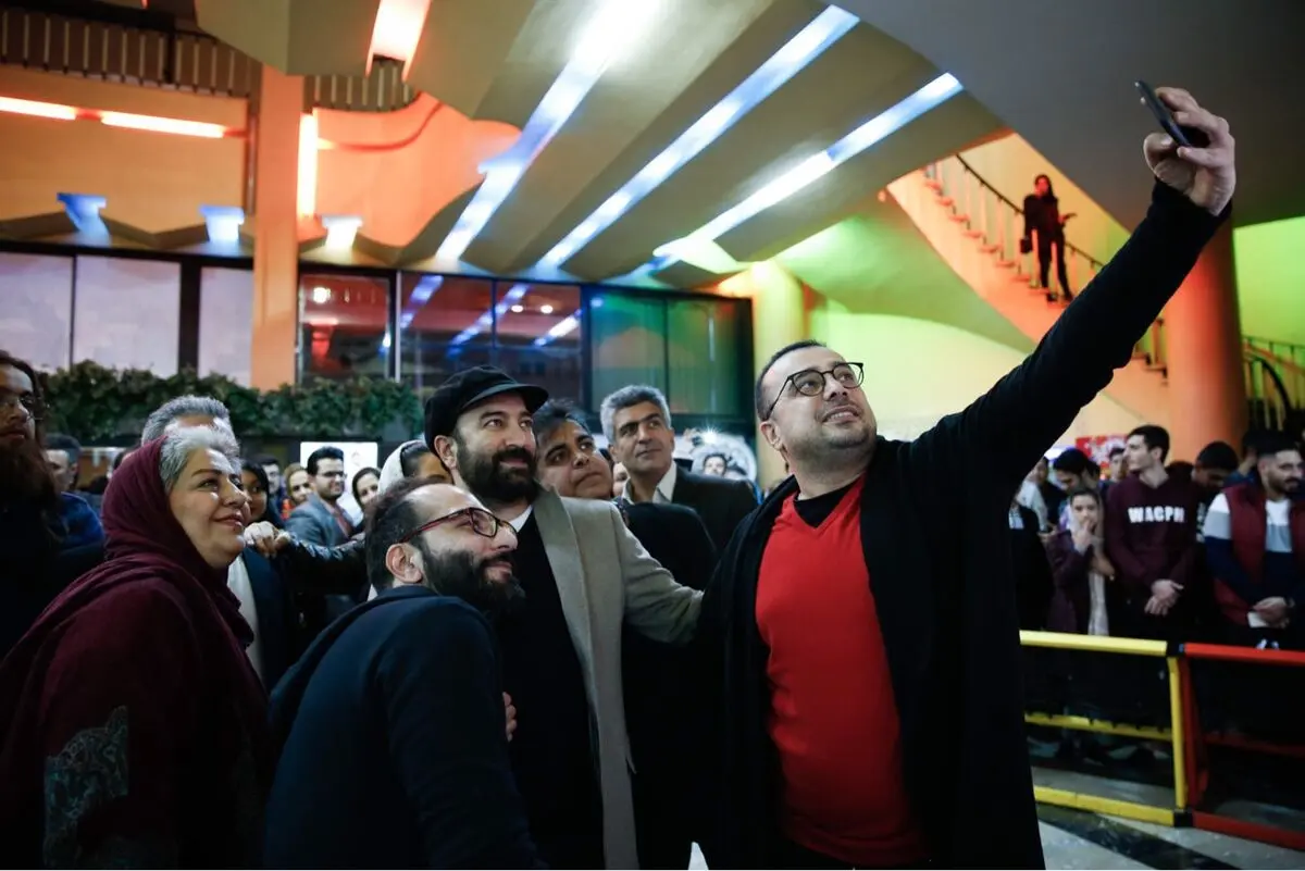اکران مردمی فیلم « ثبت با سند برابر است» در سينما آفريقا