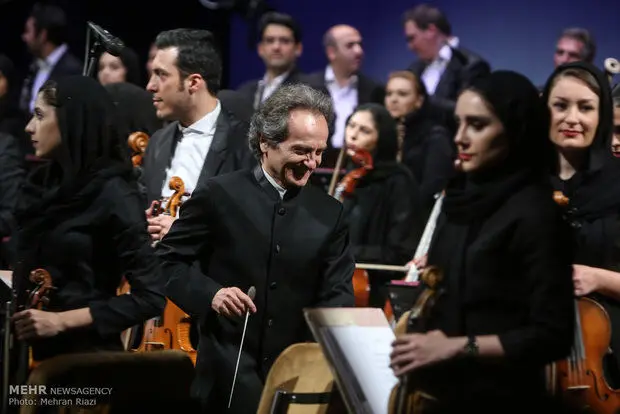 Tehran’s Symphony Orchestra performs in Vahdat Hall