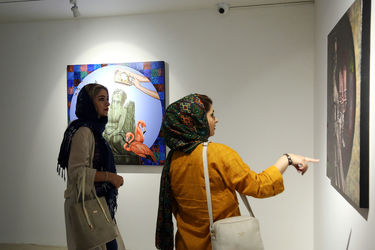 افتتاحیه نمایشگاه دو نفره آثار نقاشی حمید زارع و الناز صباغ‌پور در گالری ژاله