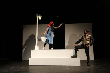 اجرای نمایش "آندورای تئاتر اشتباهات" در تئاتر باران