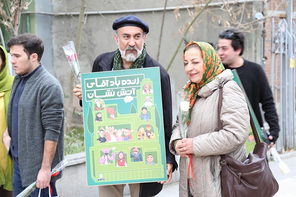 تقدیر عروسک ها از آتش نشان ها 