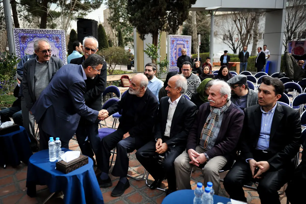 مراسم هفته درختکاری با حضور اصحاب فرهنگ، هنر و رسانه در خانه هنرمندان تهران