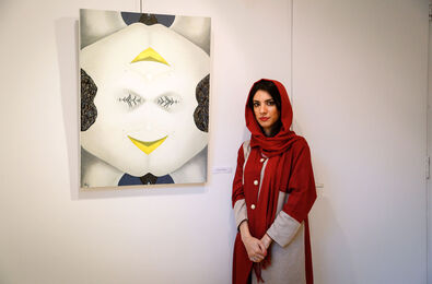 چشم‌هایی که تفسیر می‌شوند/ گزارش تصویری از نمایشگاه شقایق ماندگار