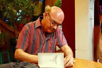 آقای مجری آقای طهماسب را بیچاره کرد/چهار کتابی که ایرج طهماسب در دست انتشار دارد