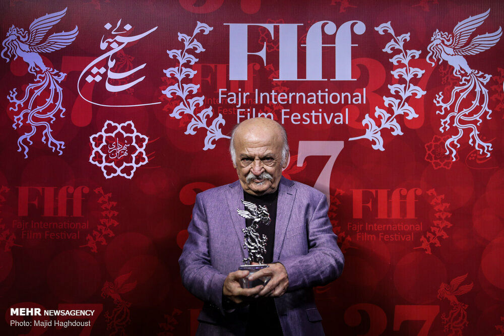 Persian legends illustrator Ali-Akbar Sadeqi receives lifetime achievement honor at Fajr