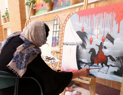 ببینید: روایت عاشقی روی بوم نقاشی