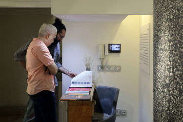 “Crowding” at Mojdeh Art Gallery featuring 15 artists 