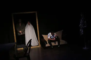 نمایش "بی‌سرپرست" در تماشاخانه مهرگان