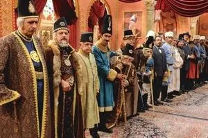 سریال معروف مهران مدیری بازی می‌شود؟