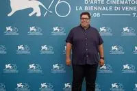 فرهاد اصلانی عزادار شد