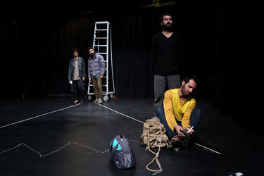 نمایش " در انتظار گودو " در سالن قشقایی تئاترشهر