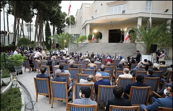 دیدار هنرمندان با سید ابراهیم رئیسی در مراسم افطاری ۱۴۰۱