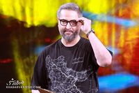 خوانندگی مهرداد میناوند برای همسرش در شب دامادی‌/ فیلم
