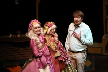 اجرای نمایش "سرزمین تهی سران" در تماشاخانه مهرگان